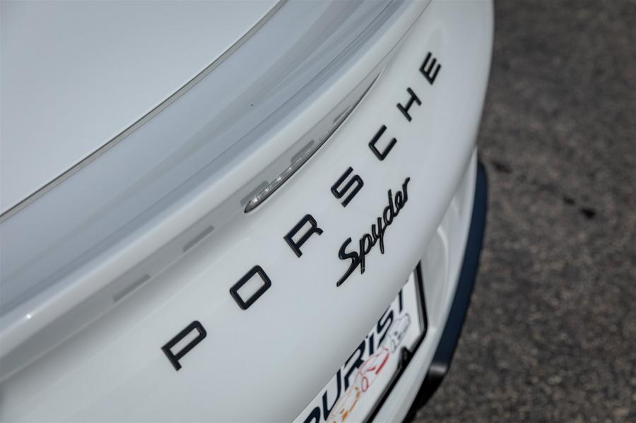 Логотип Porsche Boxster Spyder (981) 2016 года  (фото 26 из 72)